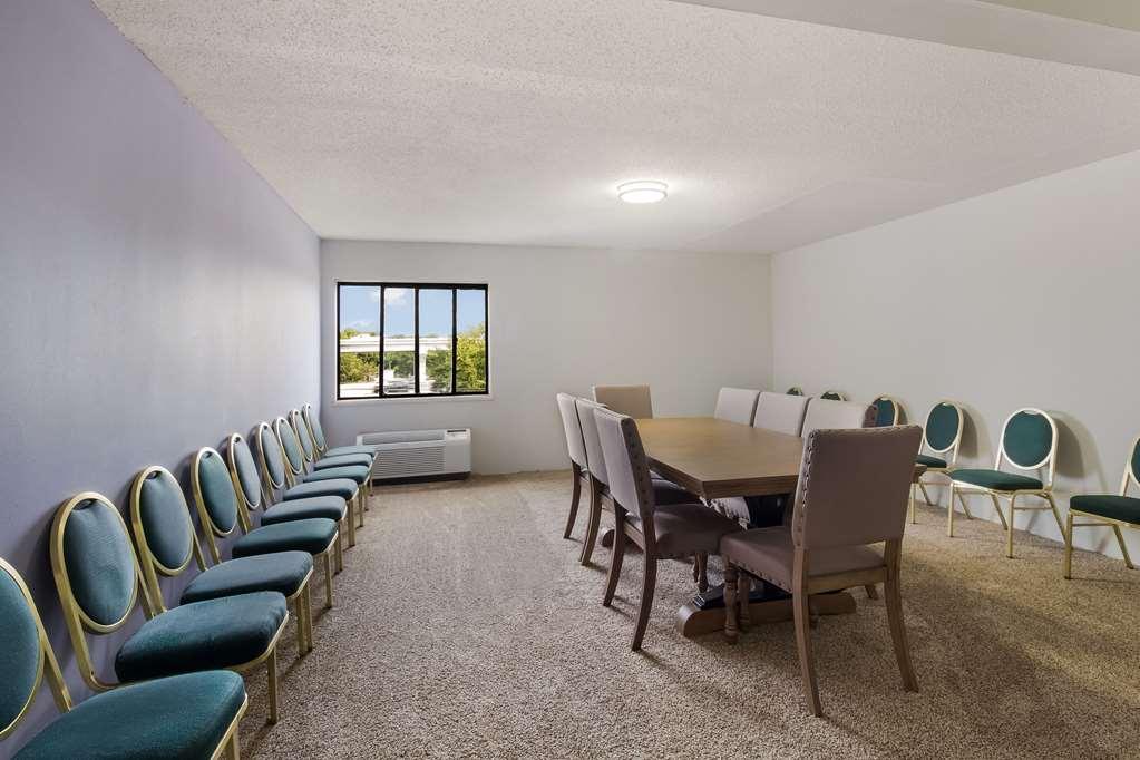 Rodeway Inn Houston North Greenspoint מתקנים תמונה